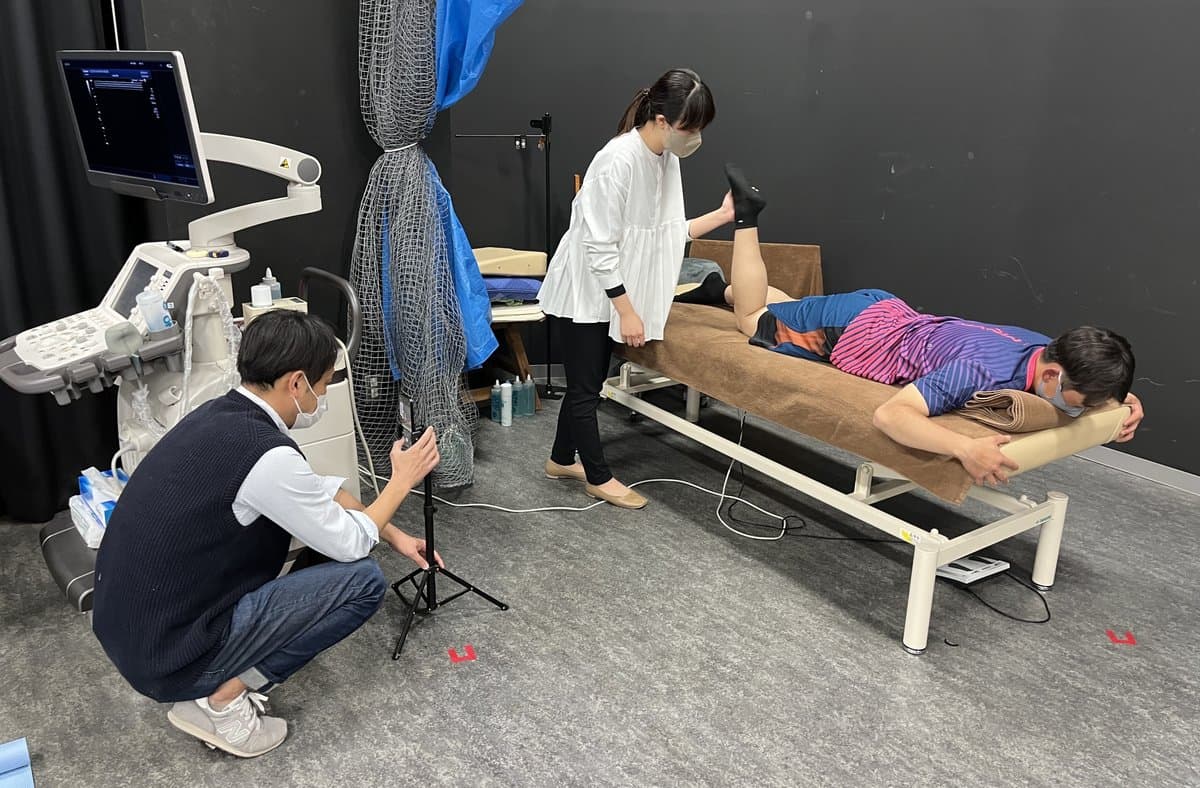 慶應義塾大学との共同研究 - エラストグラフィーによる筋硬度測定